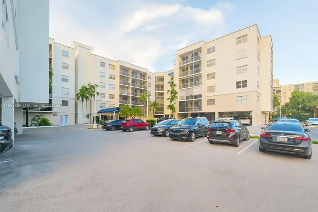 $225,000 | 2821 North Miami Beach Boulevard, Unit 5O, North Miami Beach, FL 33160
