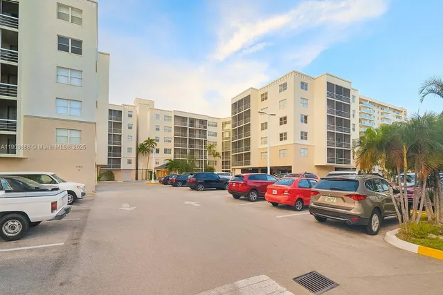 $225,000 | 2821 North Miami Beach Boulevard, Unit 5O, North Miami Beach, FL 33160