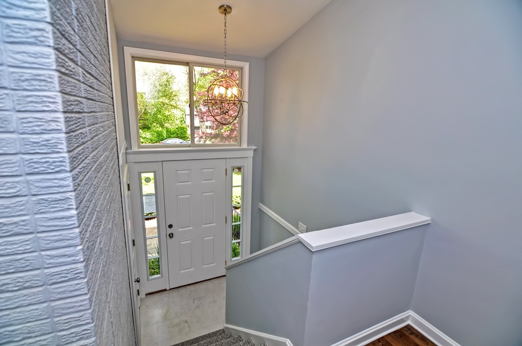 39 Pinecrest Road Holliston, MA 01746 - Photo 3 of 29 Gallery Image 3