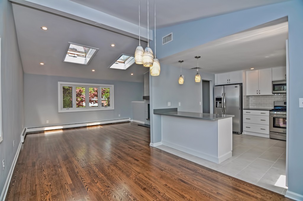 39 Pinecrest Road Holliston, MA 01746 - Photo 8 of 29 Gallery Image 8