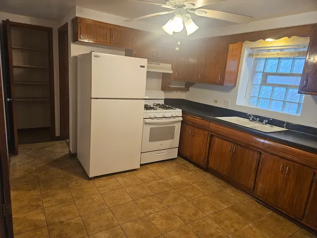 $1,200 | 1633 South Harlem Avenue, Unit GW, Berwyn, IL 60402