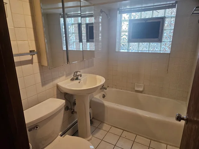 $1,200 | 1633 South Harlem Avenue, Unit GW, Berwyn, IL 60402