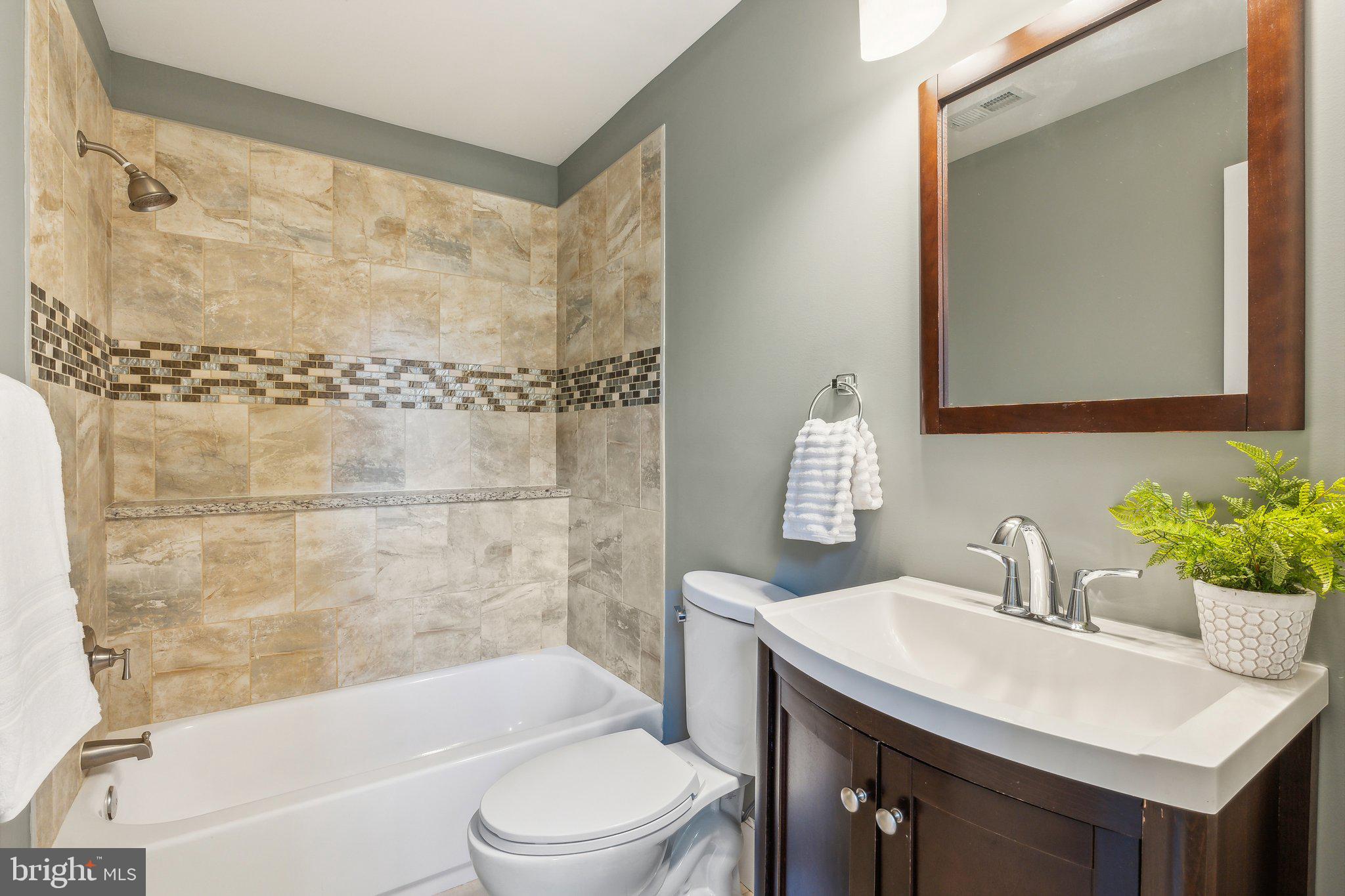 1669 Bay Head Road Annapolis, MD 21409 - Photo 29 of 40 Ensuite bath