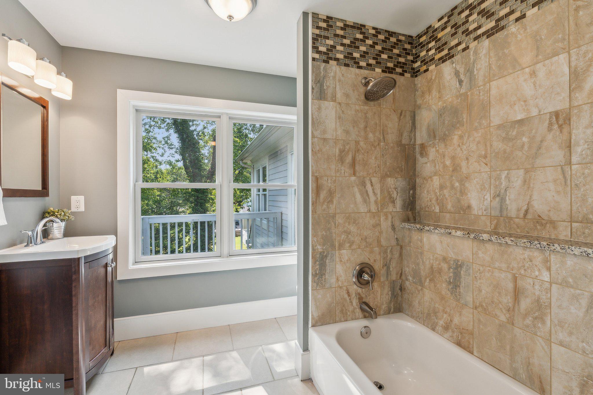 1669 Bay Head Road Annapolis, MD 21409 - Photo 31 of 40 Ensuite bath
