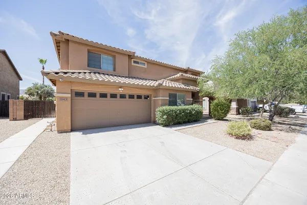 $2,695 | 2913 West Fremont Rd., Phoenix, AZ 85041