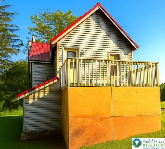 a view of a house with a backyard