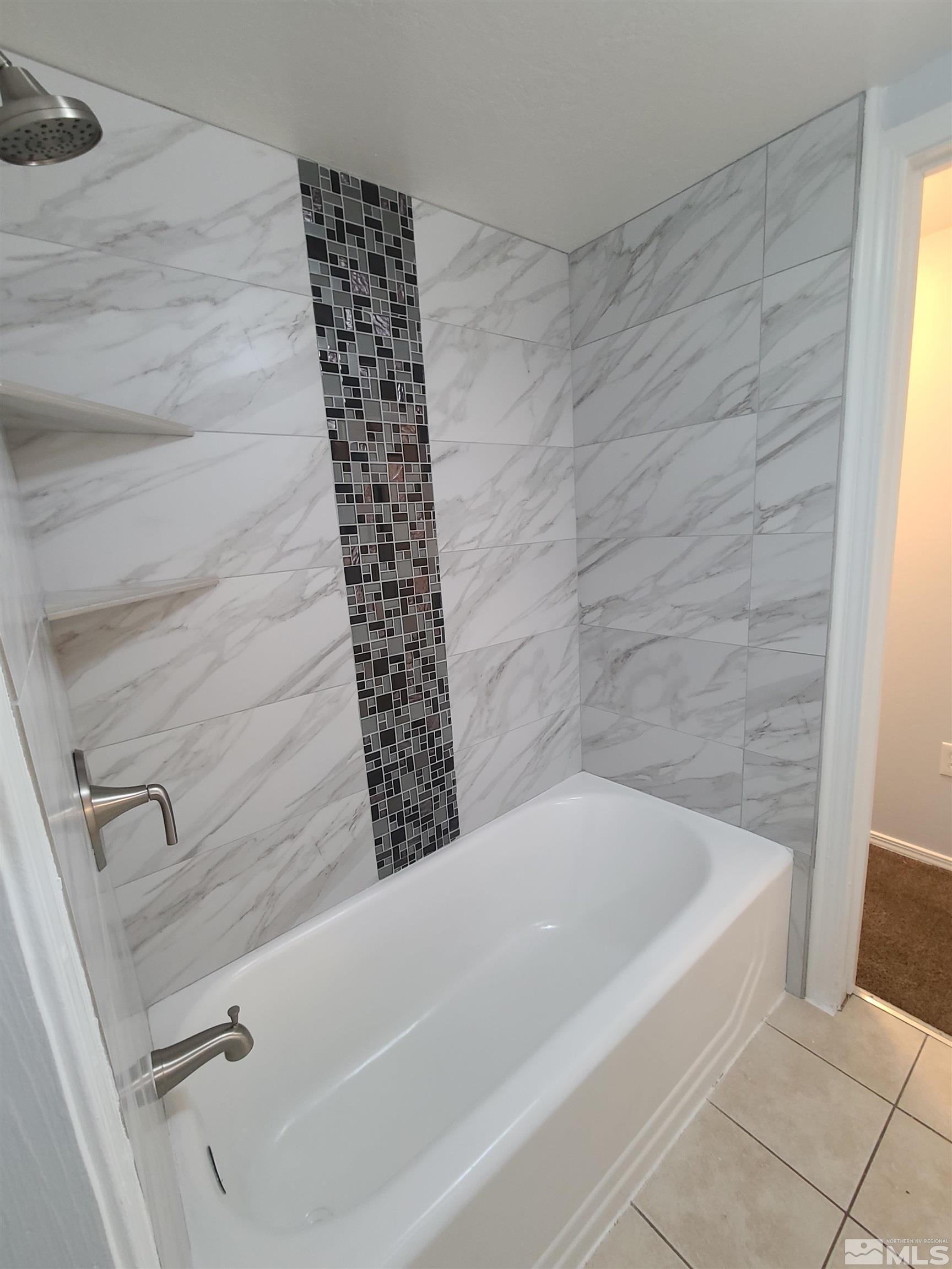 824-828 Locust Street Reno, NV 89502 - Photo 11 of 38 a bathroom with a bathtub