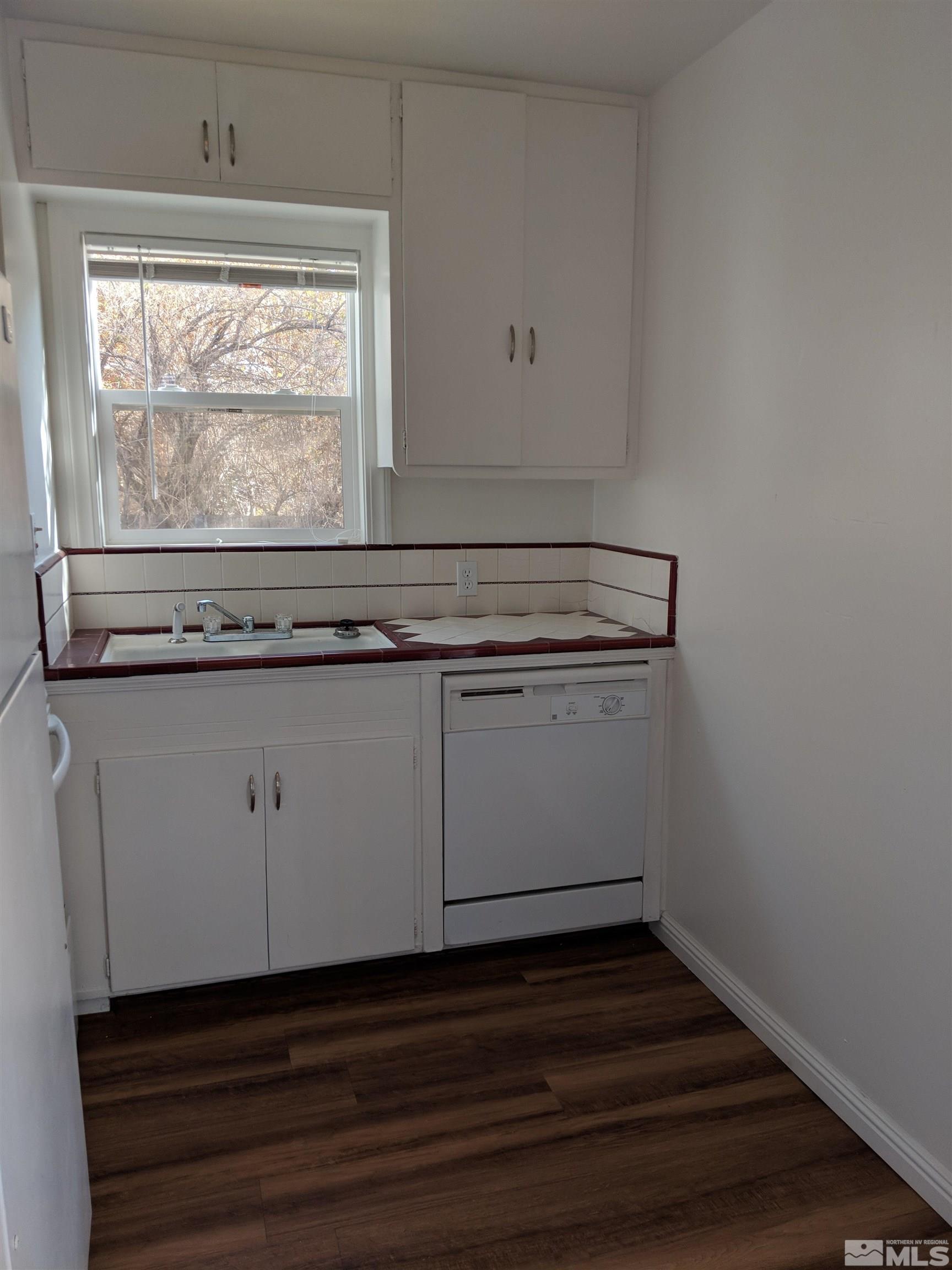 824-828 Locust Street Reno, NV 89502 - Photo 25 of 38 a view of washer and dryer