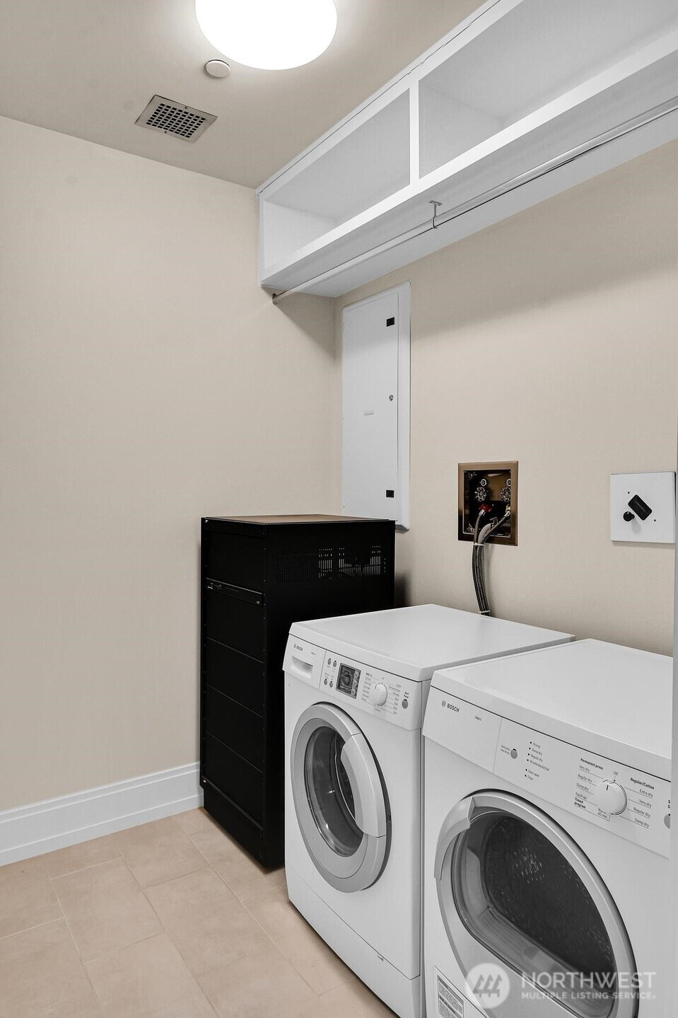 99 Union Street, Unit 1205 Seattle, WA 98101 - Photo 19 of 28