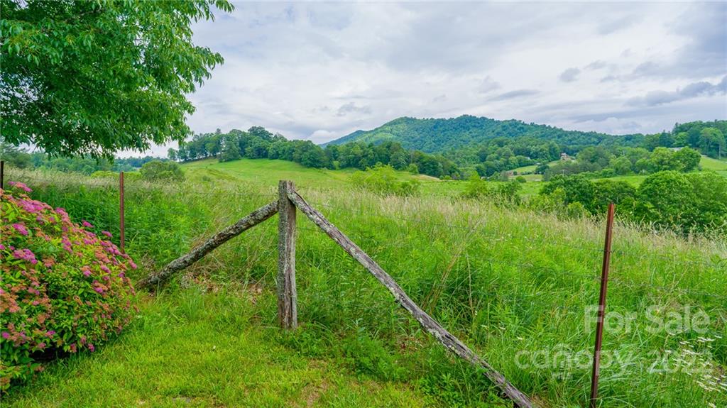 80 Hunters Ridge Road Burnsville, NC 28714 - Photo 25 of 32 Gallery Image 25