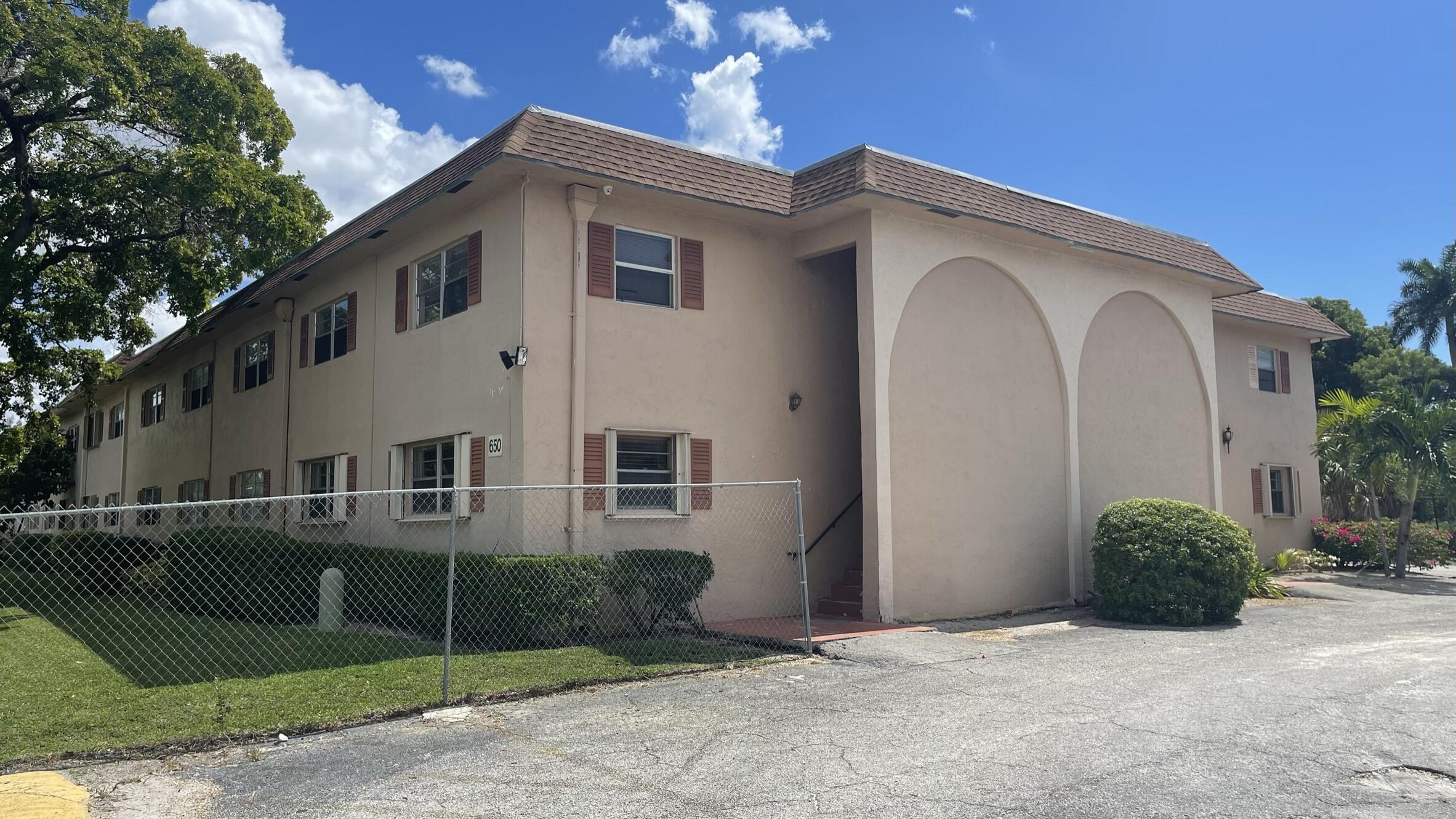 650 Southwest 2nd Avenue, Unit 2490 Boca Raton, FL 33432 - Photo 2 of 12 Nelly Damaschke (2)
