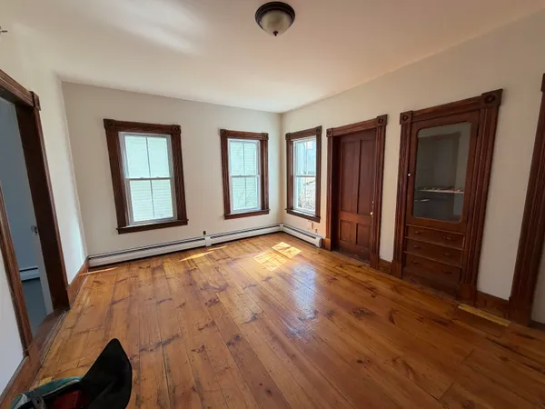 $2,500 | 110 Estey Street, Unit 1, Brattleboro, VT 05301