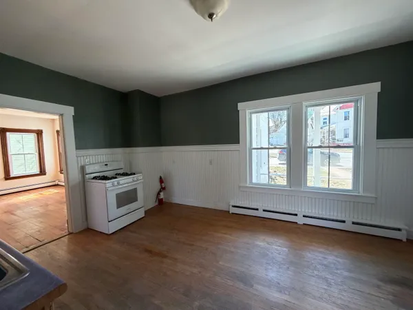 $2,500 | 110 Estey Street, Unit 1, Brattleboro, VT 05301