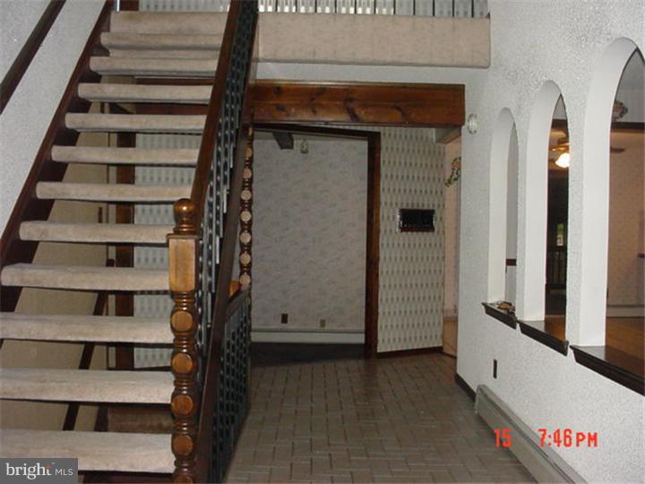1833 Almonesson Road Deptford, NJ 08096 - Photo 15 of 17 Foyer