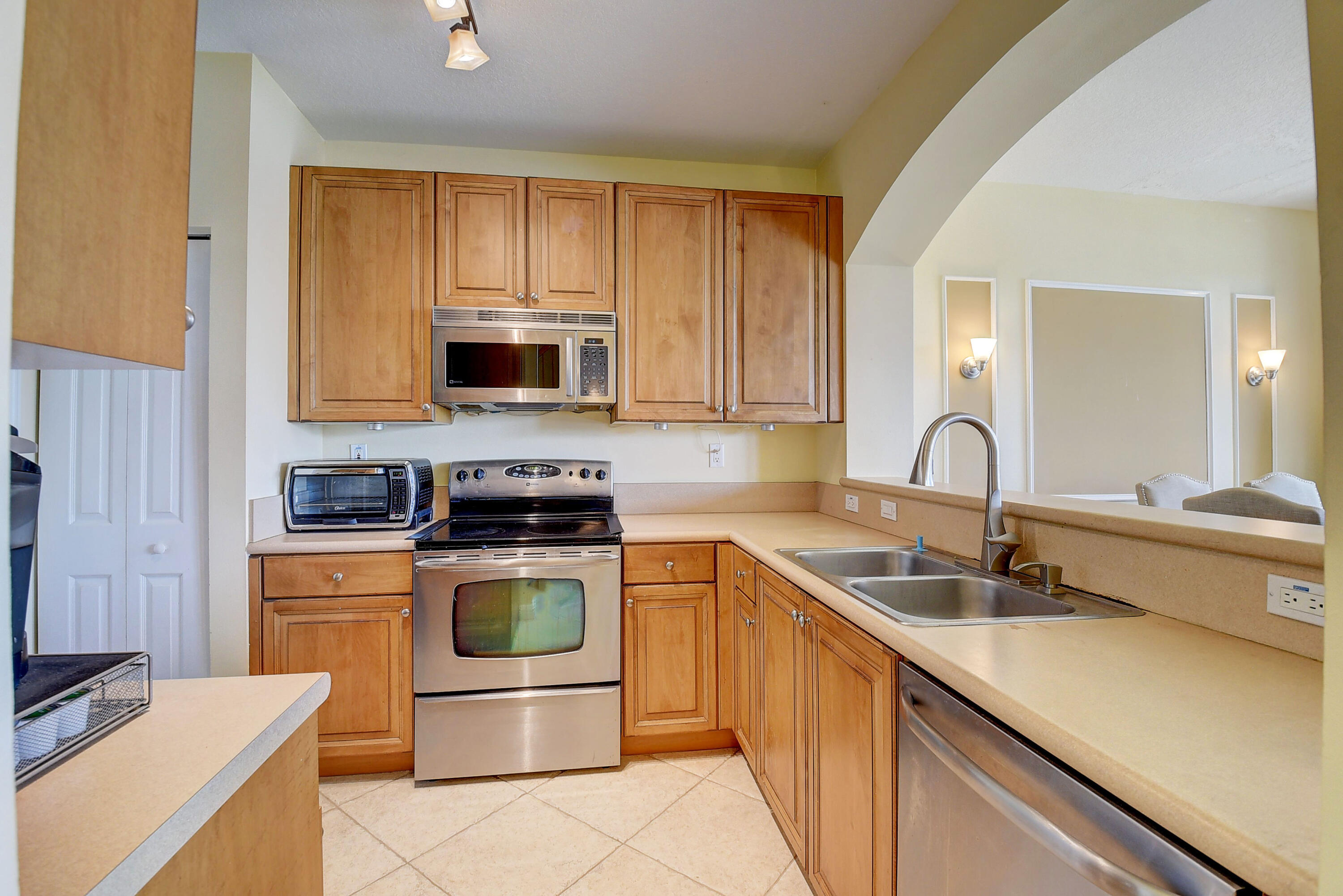 105 Coconut Key Lane Delray Beach, FL 33484 - Photo 5 of 24 Kitchen