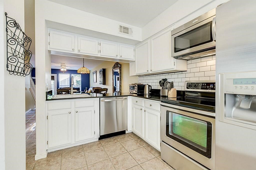 930 Rutland Street Houston, TX 77008 - Photo 5 of 23 Another view of the kitchen.