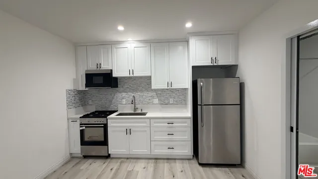 $1,850 | 7345 Tyrone Avenue, Van Nuys, CA 91405