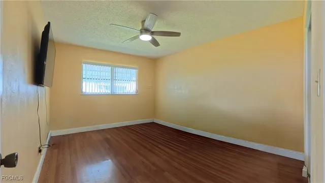 $1,300 | 10 Dawn Flower Circle, Lehigh Acres, FL 33936