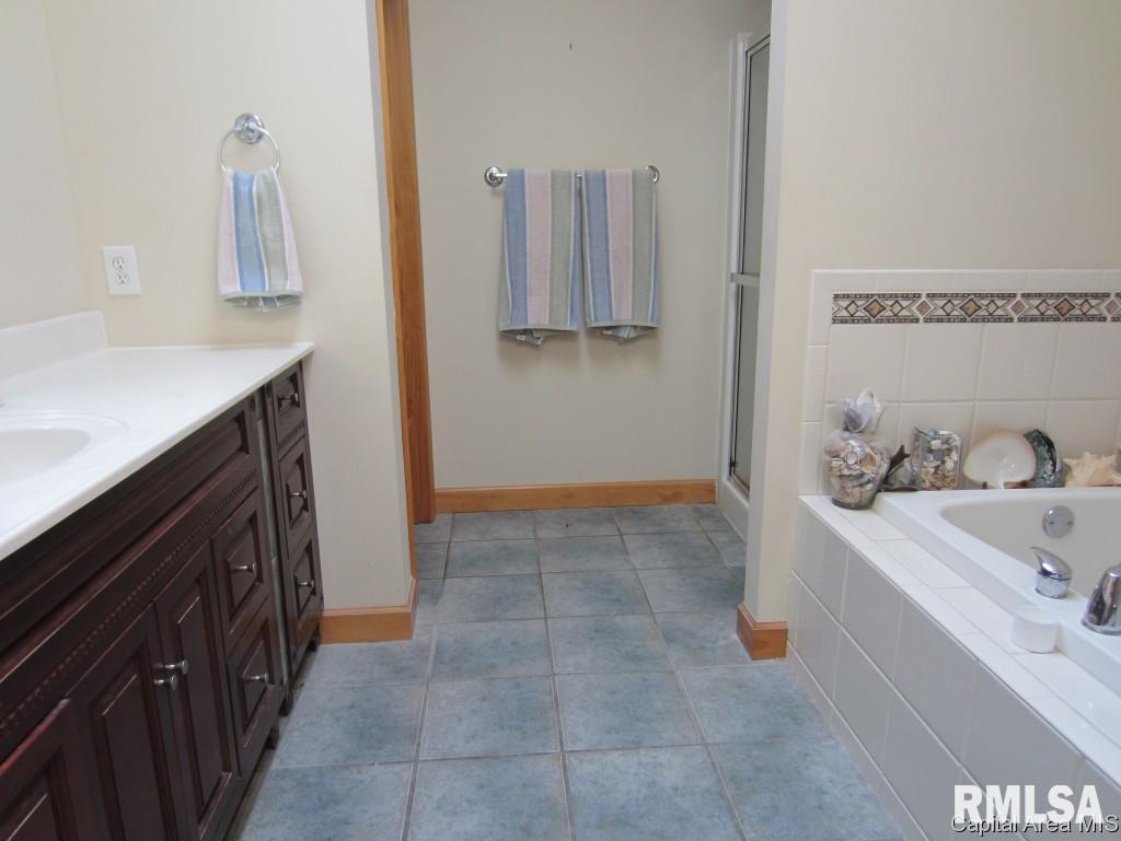 3601 Tamarak Drive Springfield, IL 62712 - Photo 11 of 19 Gallery Image 11