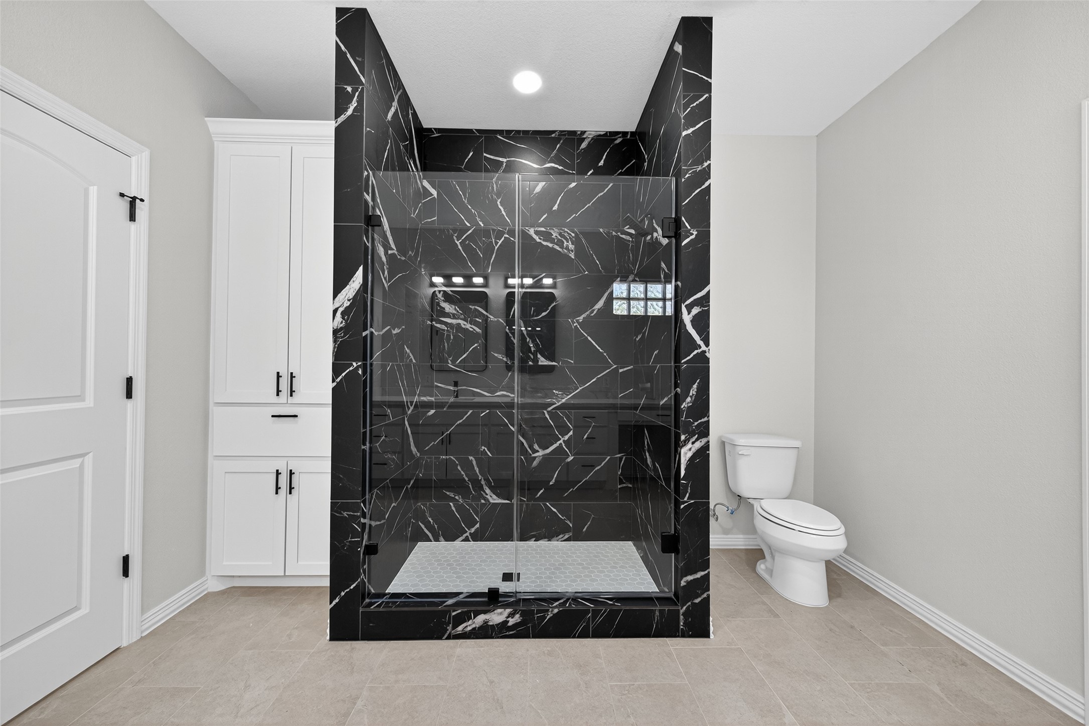 10594 Rustling Oaks Drive Conroe, TX 77303 - Photo 20 of 40 a bathroom with a toilet and shower