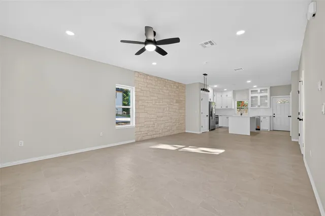 a view of a livingroom with a ceiling fan