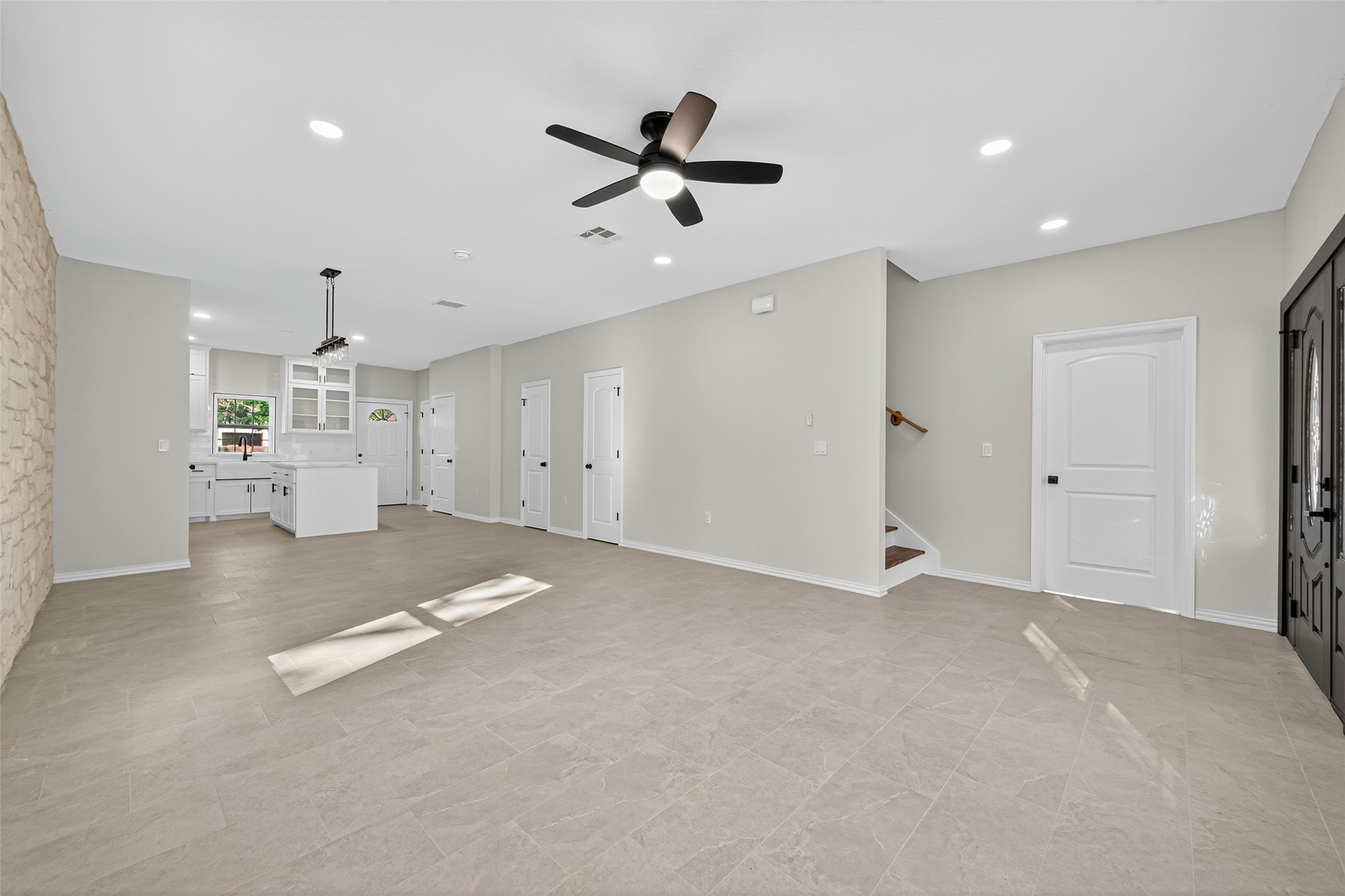 10594 Rustling Oaks Drive Conroe, TX 77303 - Photo 6 of 40