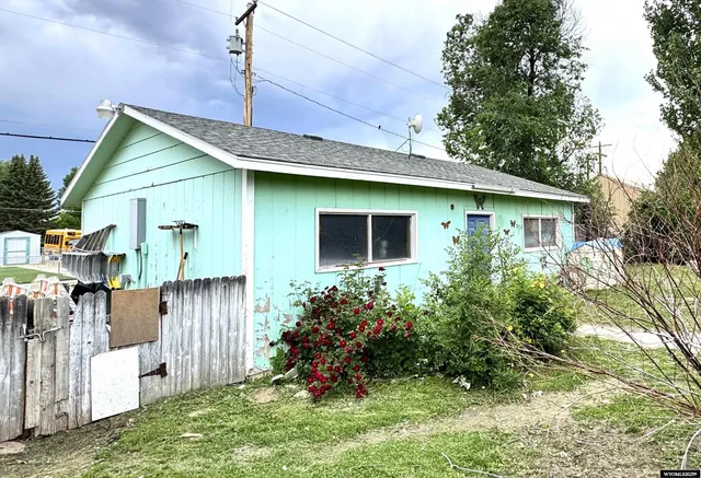 $224,000 | 327 South Iowa Avenue, Guernsey, WY 82214