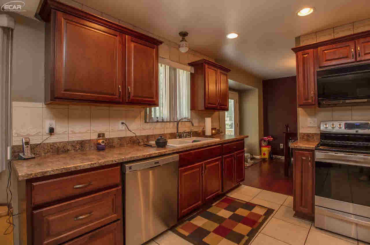 3189 Old Farm Road Flint, MI 48507 - Photo 21 of 58 21369418-20.JPG