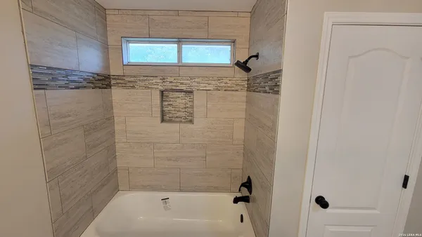 $2,200 | 8019 Wever Crossing, San Antonio, TX 78250