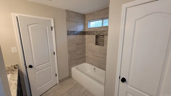 $2,200 | 8019 Wever Crossing, San Antonio, TX 78250