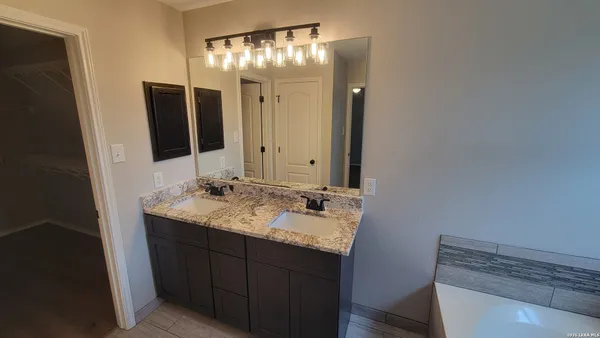 $2,200 | 8019 Wever Crossing, San Antonio, TX 78250