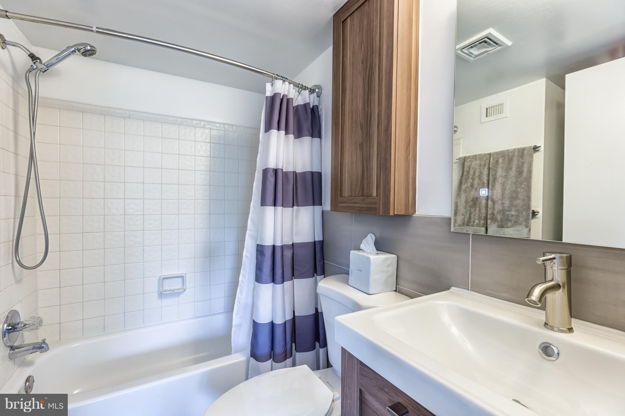 2440 16th Street Northwest, Unit 402 Washington, DC 20009 - Photo 16 of 20 Bath