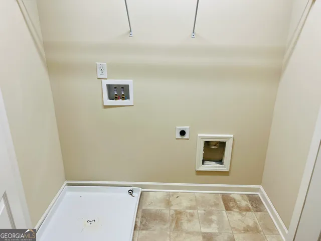 $1,800 | 261 Stillwood Drive, Newnan, GA 30265