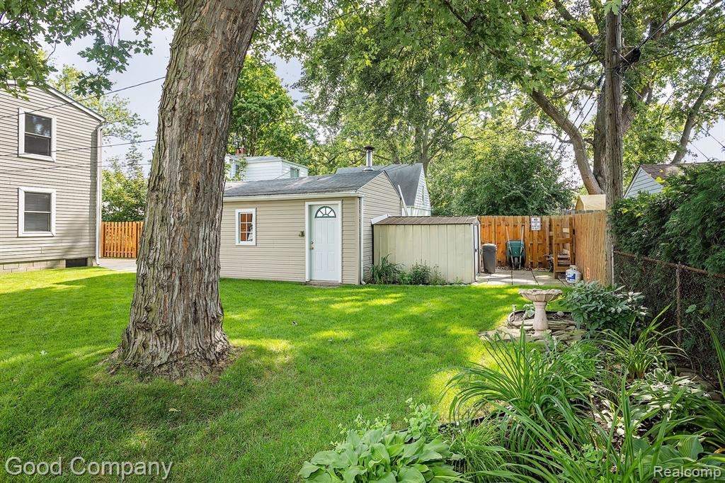 2427 Columbia Road Berkley, MI 48072 - Photo 37 of 38 Gallery Image 37