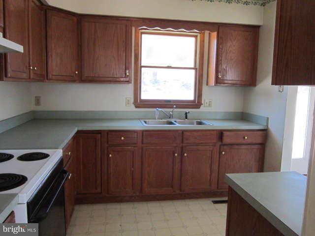 2255 Johnsons Mill Road Berkeley Springs, WV 25411 - Photo 4 of 12 Kitchen