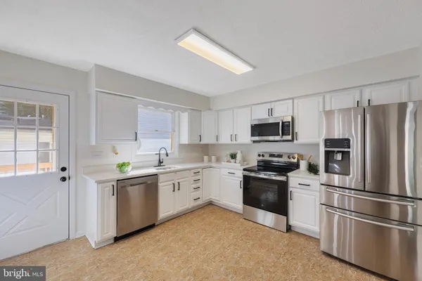 $400,000 | 8121 Elizabeth Road, Pasadena, MD 21122