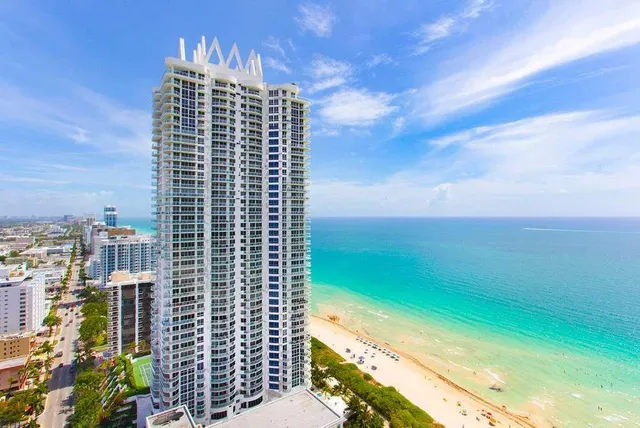 $5,300 | 6365 Collins Avenue, Unit 2406, Miami Beach, FL 33141