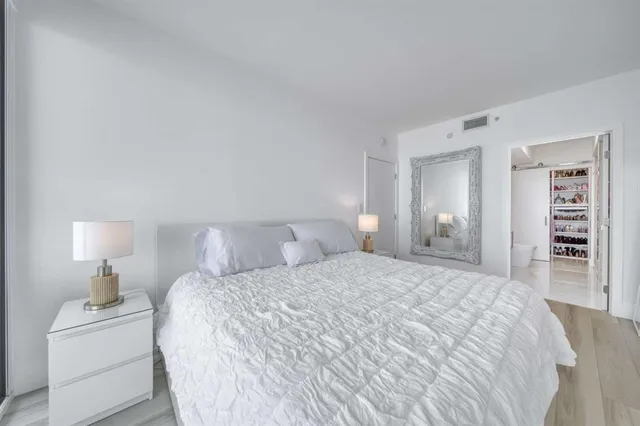 $5,300 | 6365 Collins Avenue, Unit 2406, Miami Beach, FL 33141