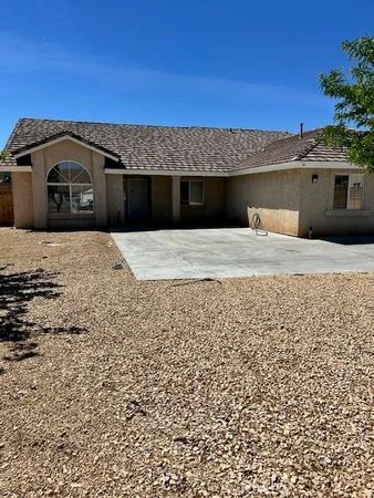 $2,700 | 13250 Ivanpah Road, Apple Valley, CA 92308