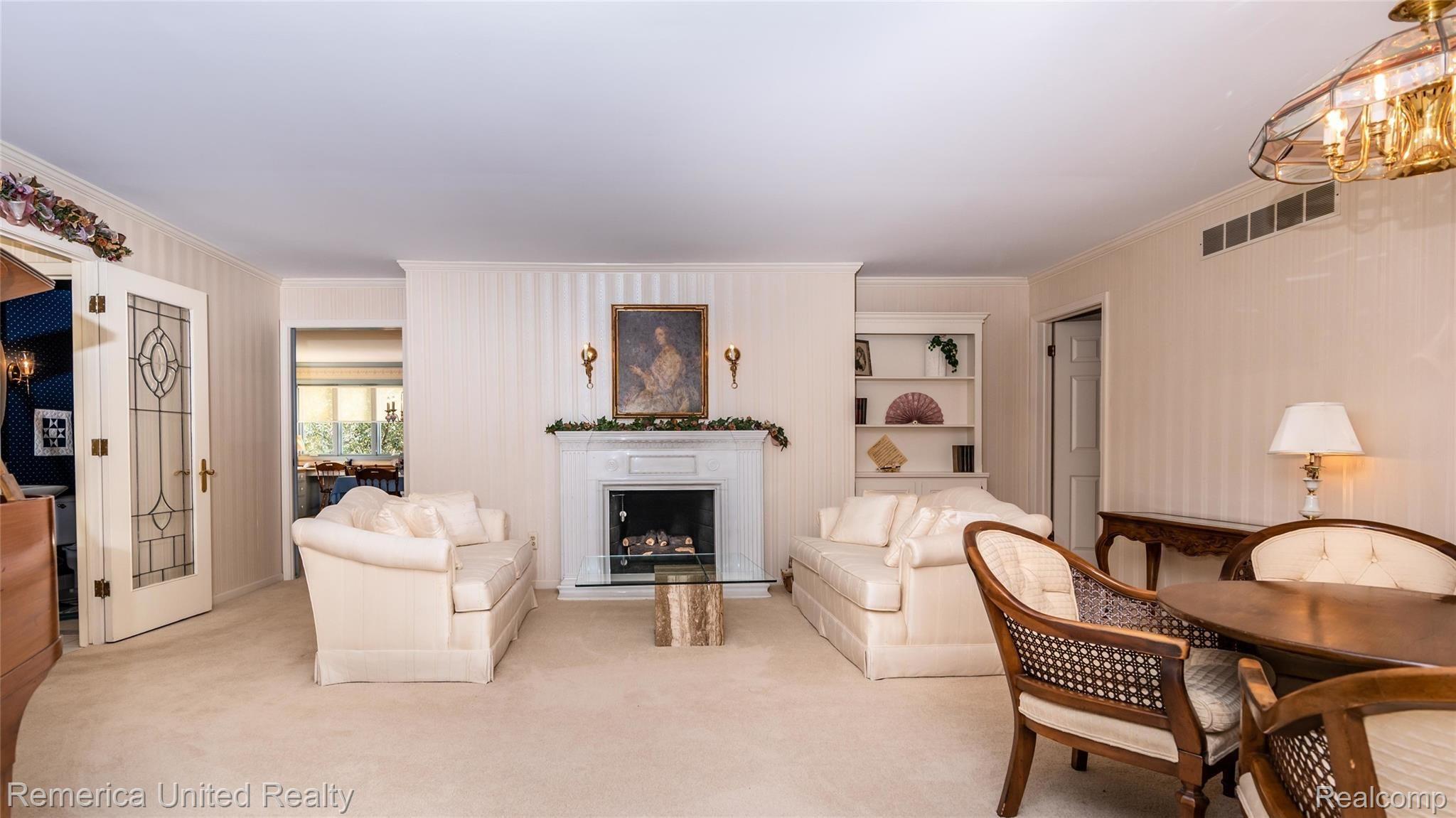 Living room with Fireplace