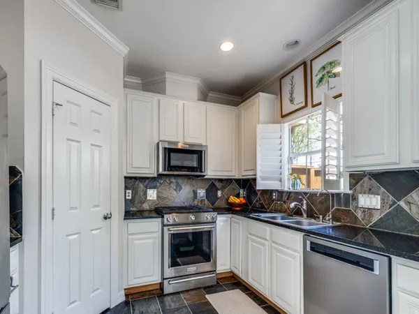 $2,500 | 1159 Enclave Square East, Houston, TX 77077