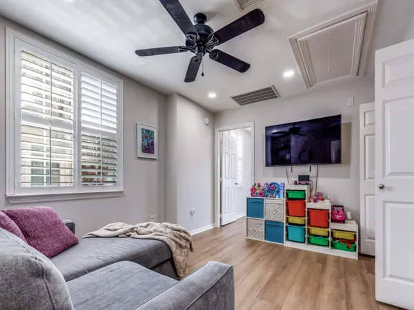 $2,500 | 1159 Enclave Square East, Houston, TX 77077