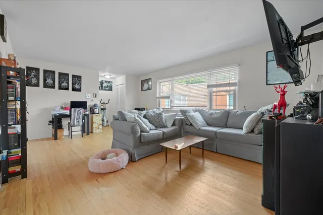 a livingroom with workspace and a window