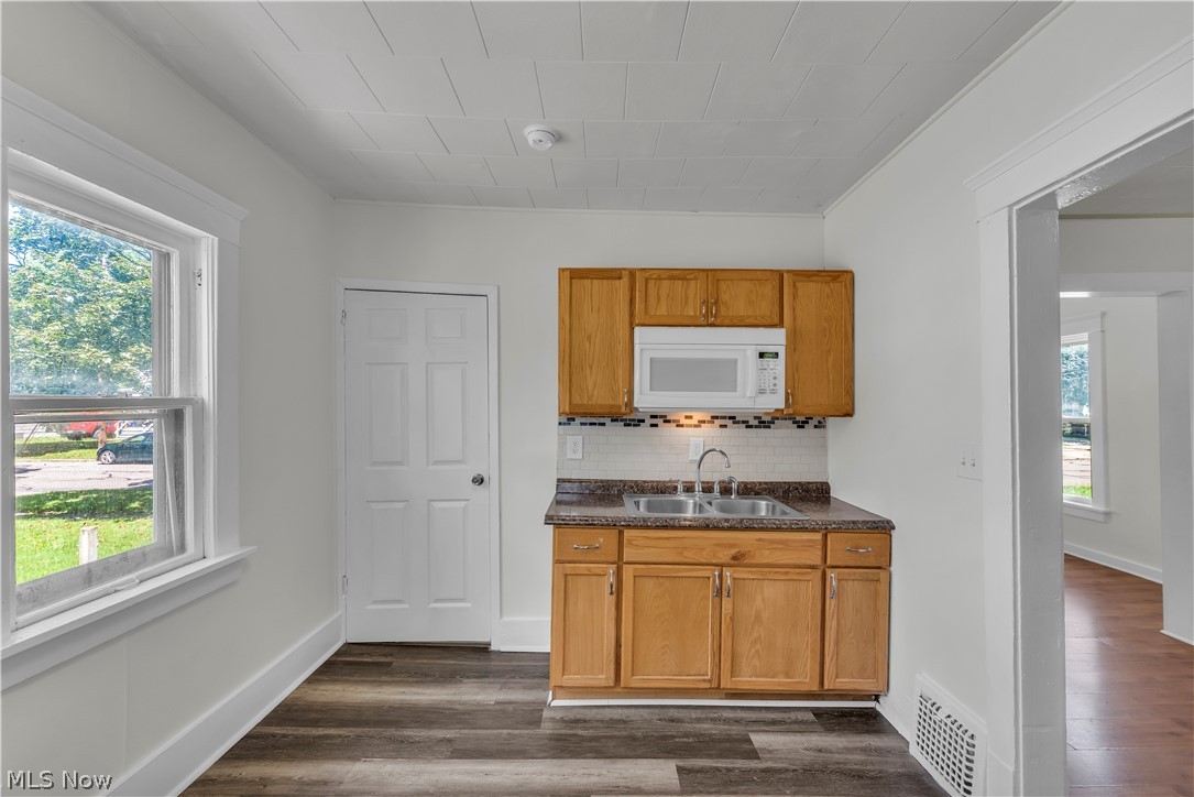 1296 West Wilbeth Road Akron, OH 44314 - Photo 10 of 29 Gallery Image 10