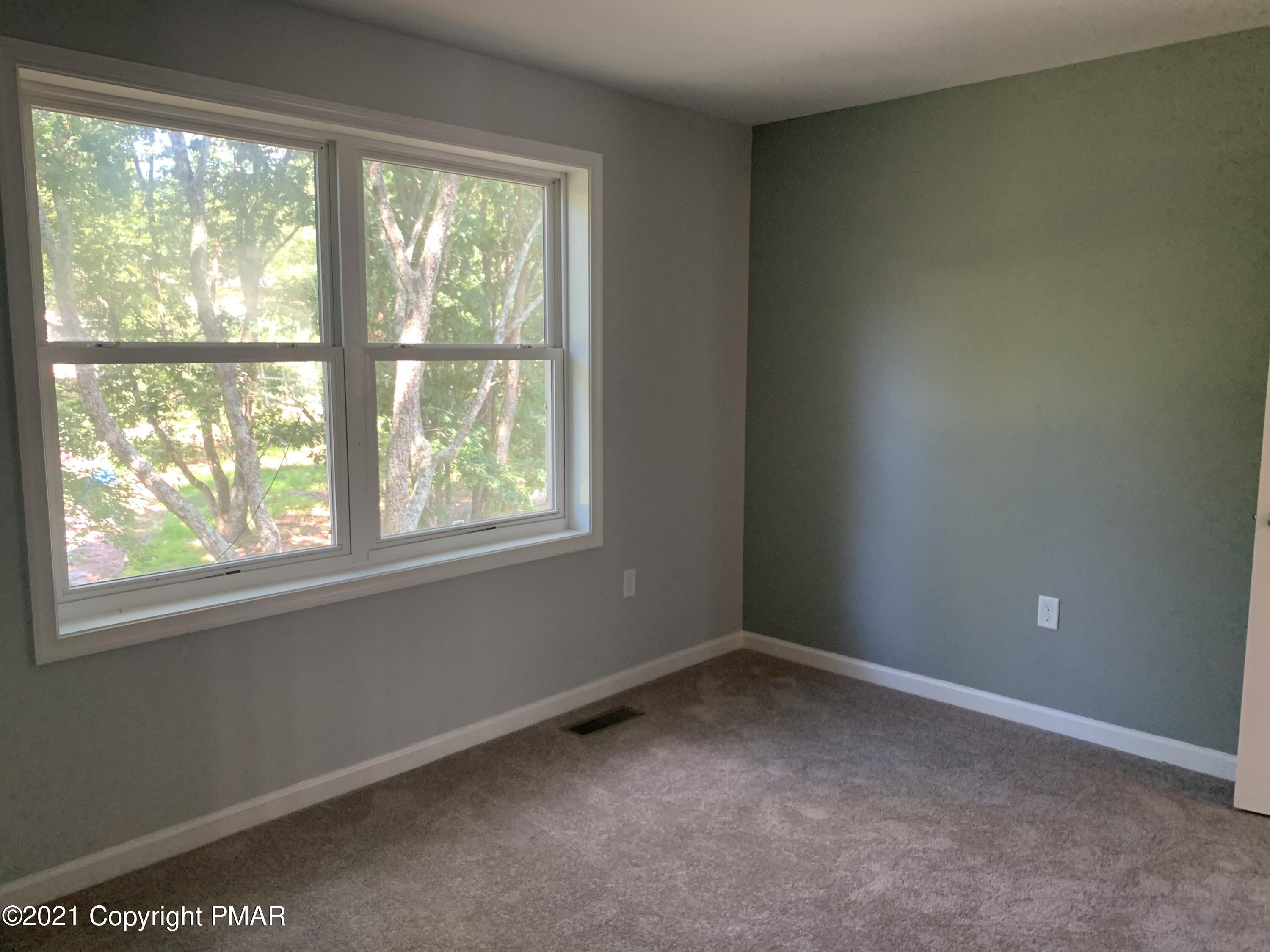 136 Pike Road Bushkill, PA 18324 - Photo 22 of 35 an empty room with a window