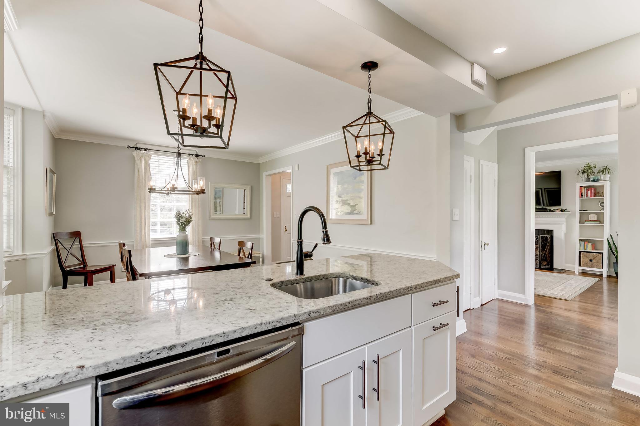 322 Broadmoor Road Baltimore, MD 21212 - Photo 12 of 49 Love those pendants. Great choice!