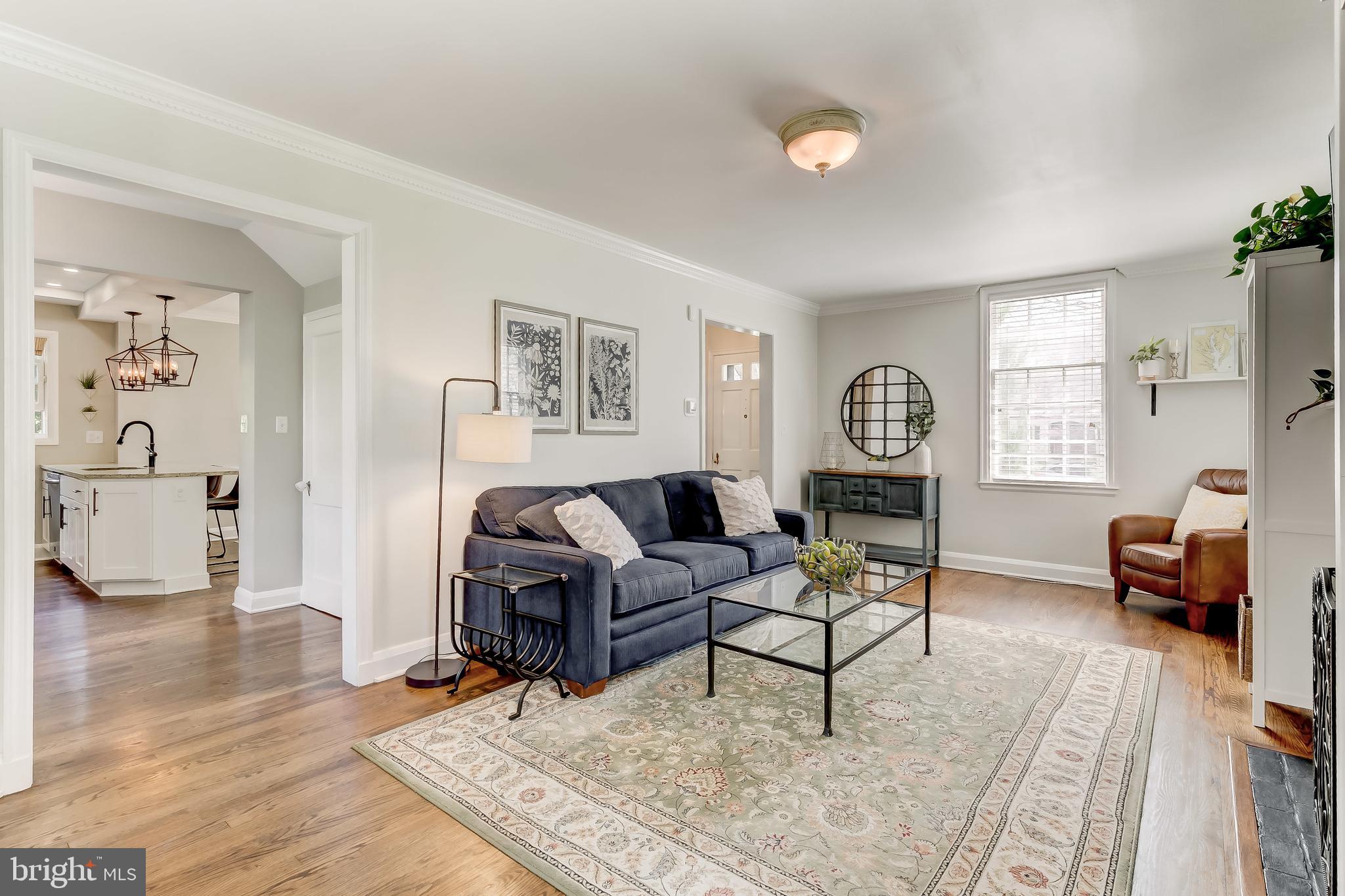 322 Broadmoor Road Baltimore, MD 21212 - Photo 17 of 49 The living room is the width of the house.