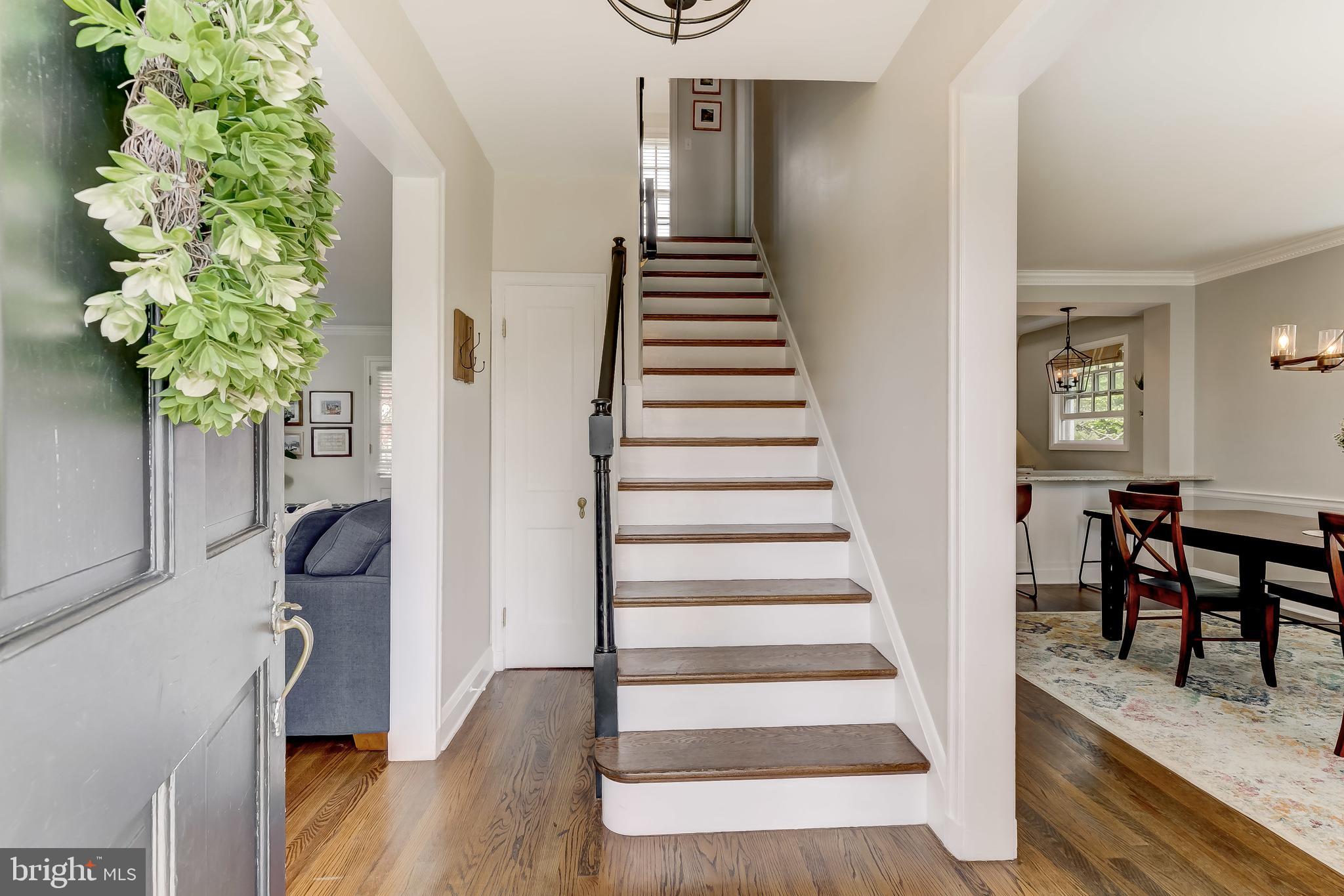 322 Broadmoor Road Baltimore, MD 21212 - Photo 5 of 49 The foyer leads to the living room and dining room