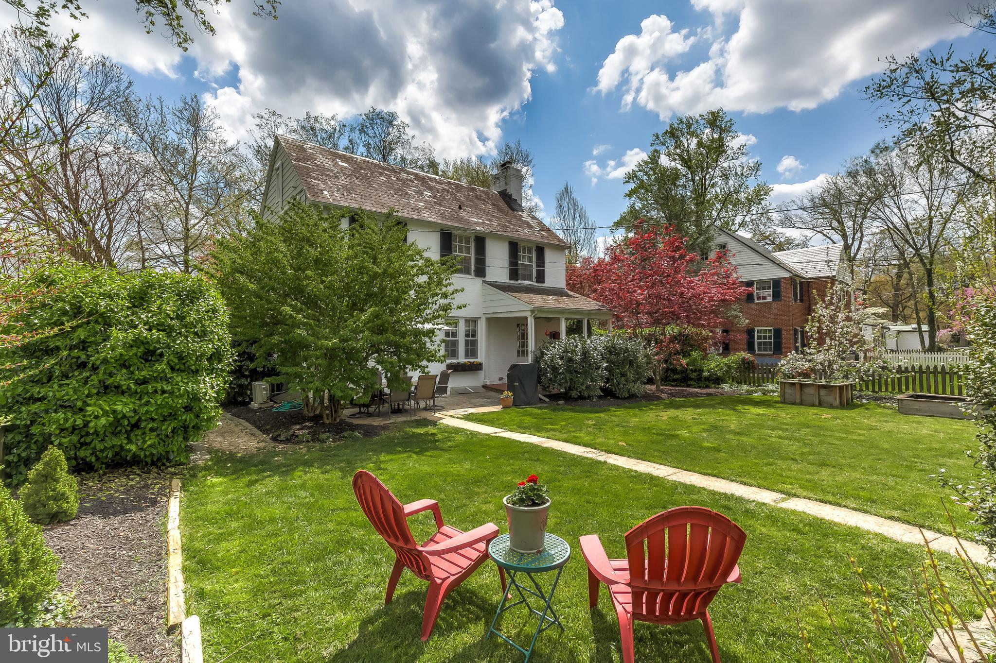 322 Broadmoor Road Baltimore, MD 21212 - Photo 48 of 49 There are different areas to sit.