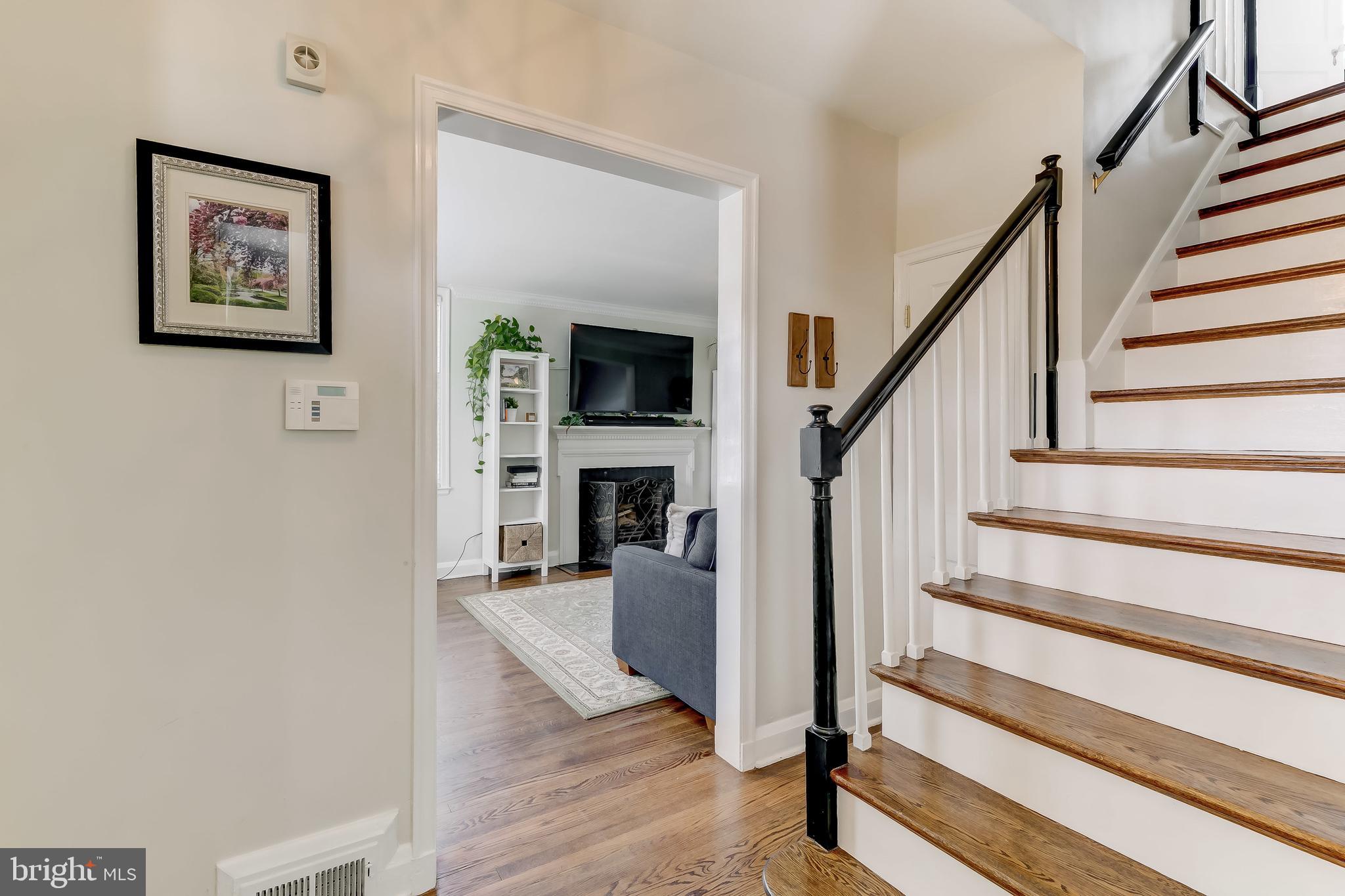 322 Broadmoor Road Baltimore, MD 21212 - Photo 6 of 49 The foyer is painted in a soothing neutral color.